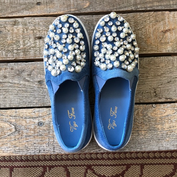 NEW Vigo Fiare Crystal Adorned Denim Sneaks. 6.5 - Picture 2 of 3
